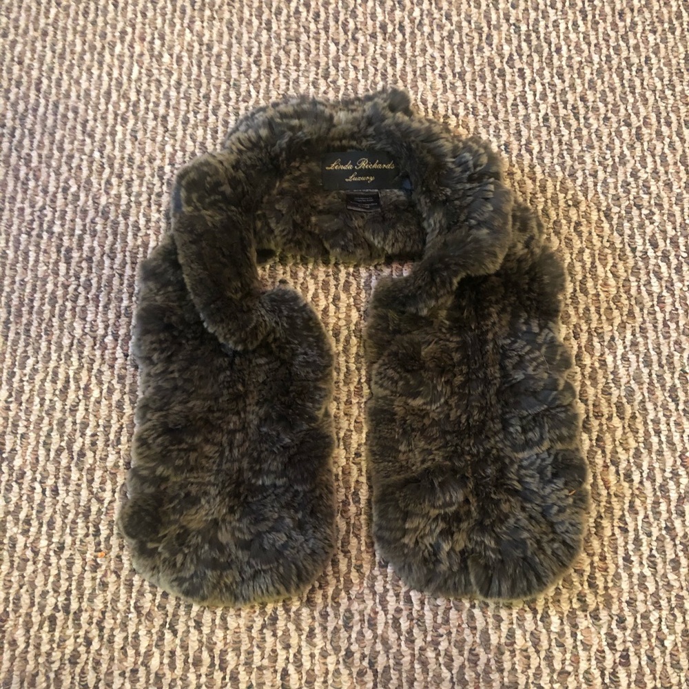 NWT! Linda Richards Rabbit fur scarf